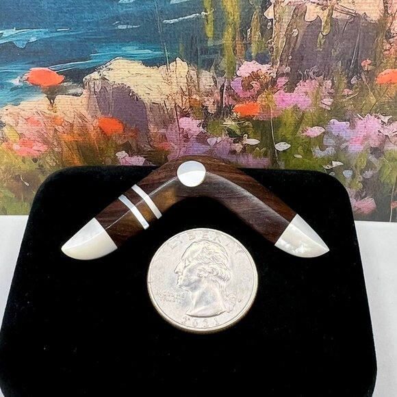 Boomerang Brooch Wood and Mother of Pearl Inlay - Picture 3 of 4